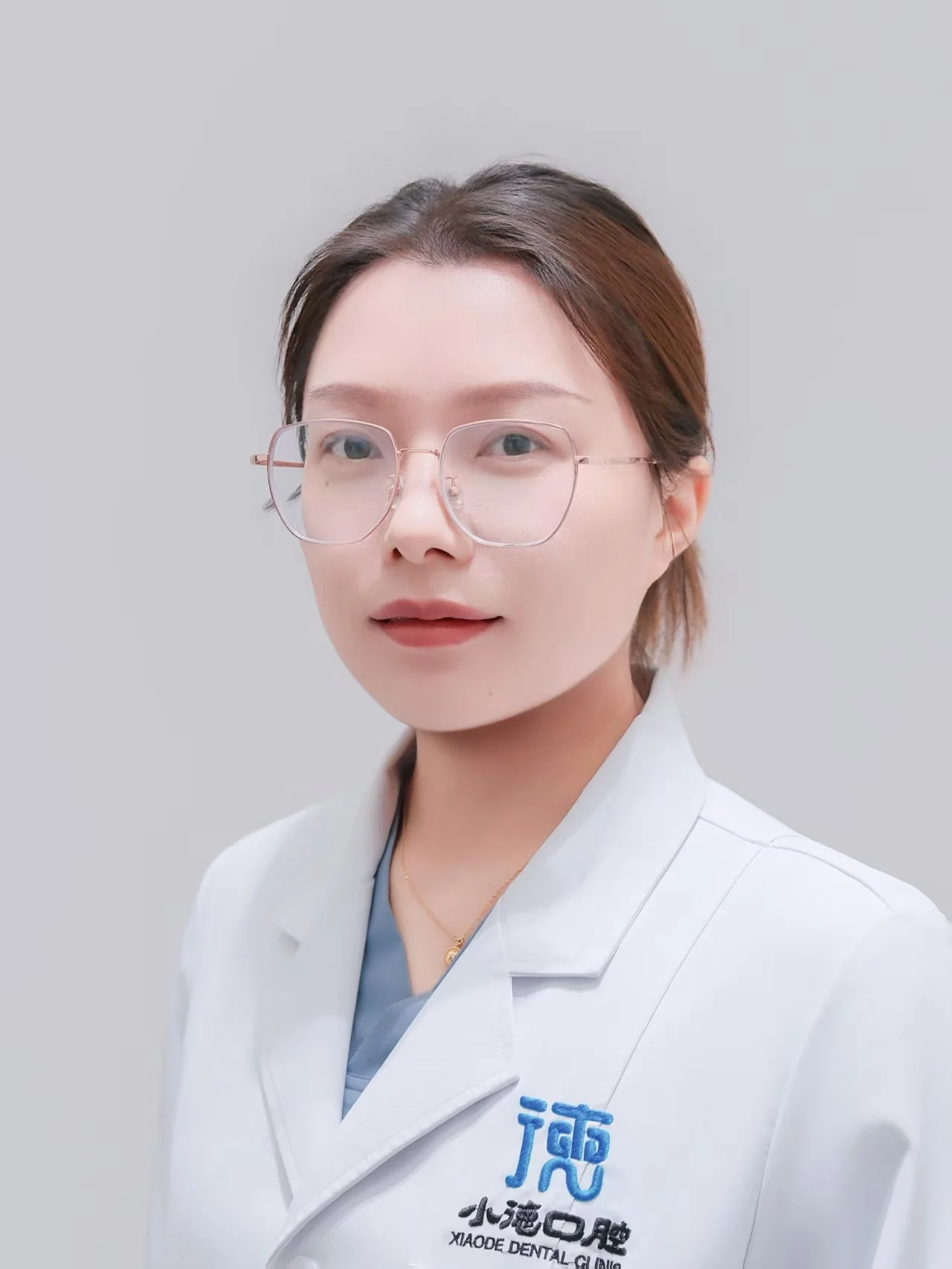 张菜菜执业医师形象照
